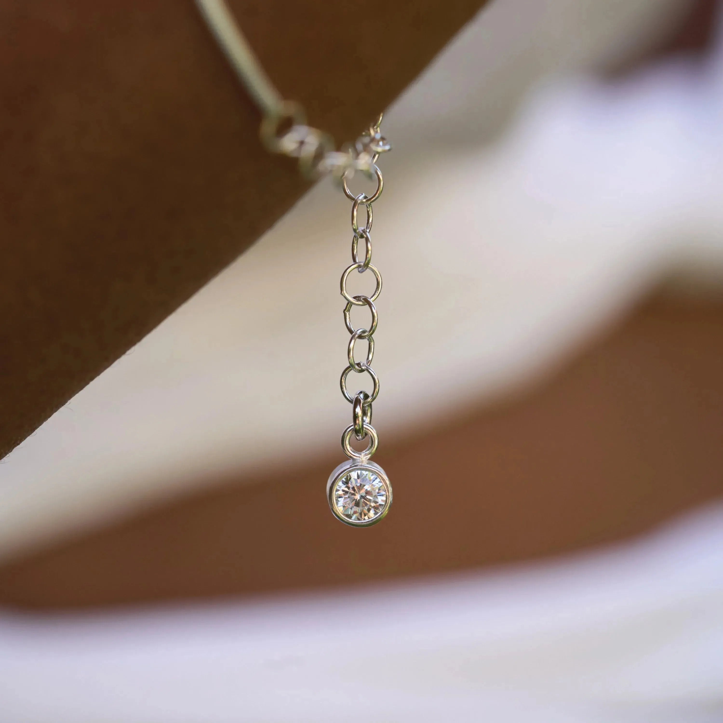 Gepersonaliseerde armbanden van sterling zilver met geboortesteen en bloem | Krijsende Violet®