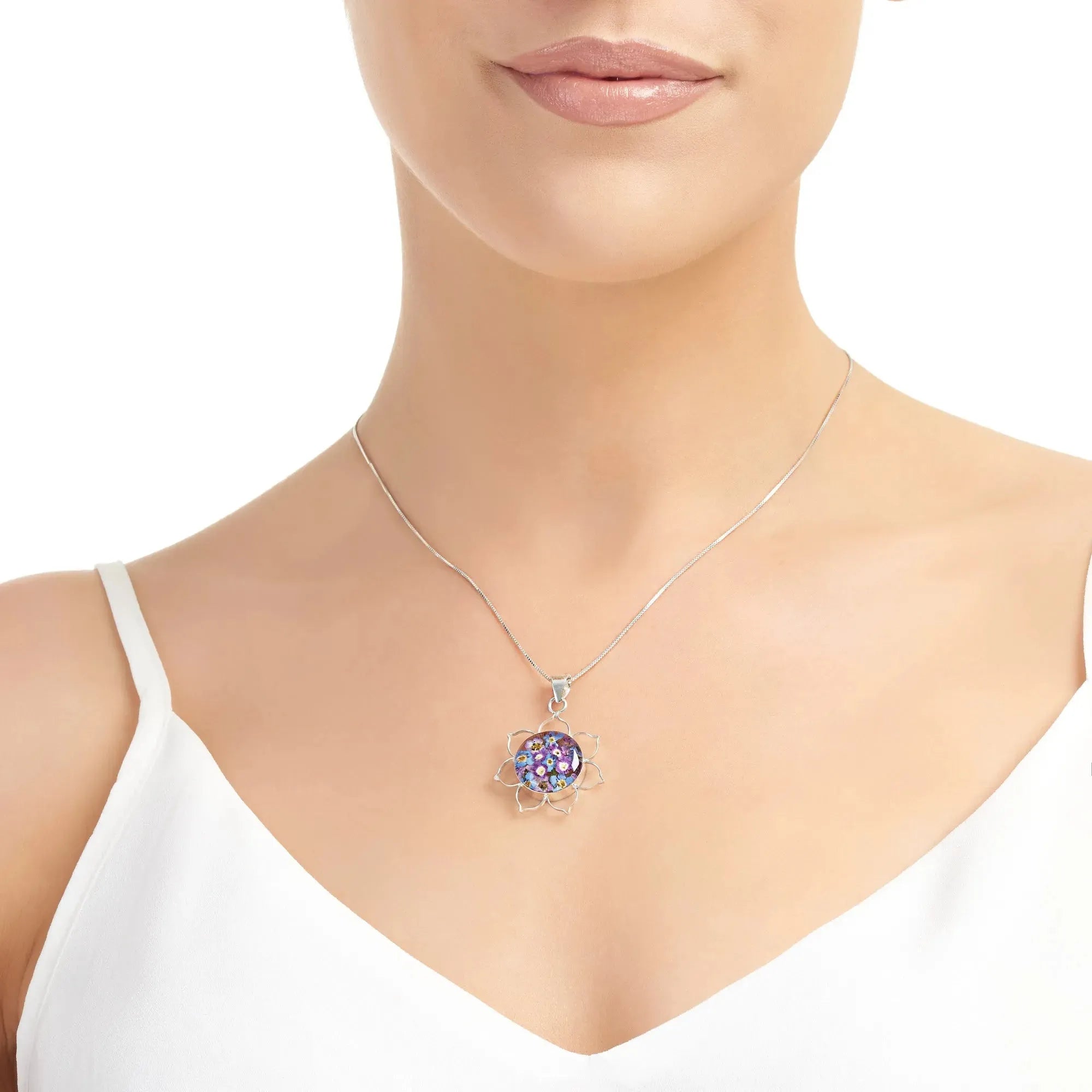 Colgante de flor de loto Purple Haze en plata de ley | Shrieking Violet®