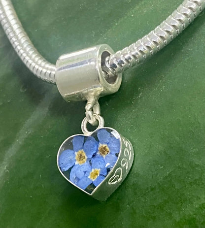 Dije de flor real hecho a mano | Plata esterlina | Se adapta a las pulseras de dijes más populares