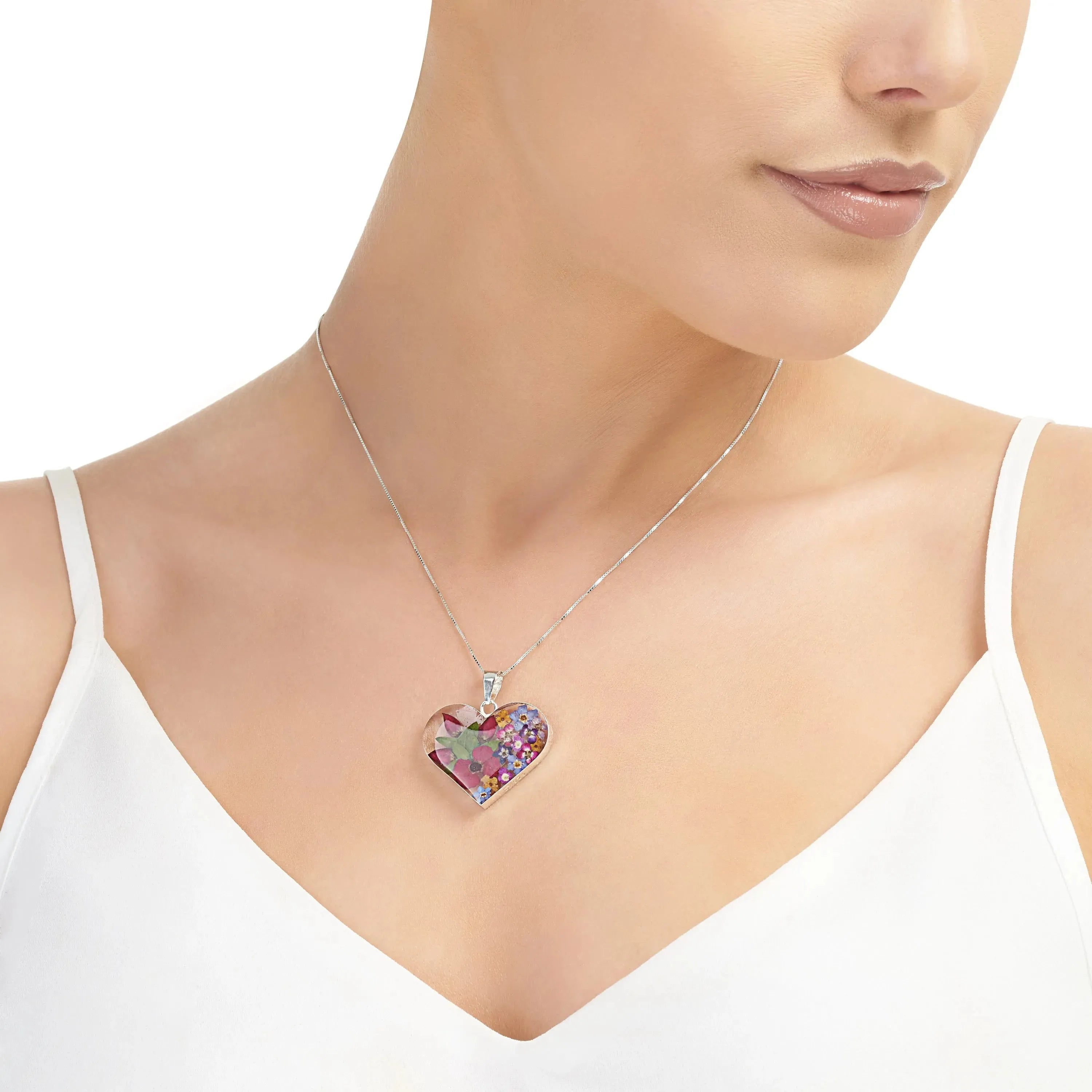 Herz-Halskette mit echten Blumen von Shrieking Violet®. Sterling-Silber-Anhänger, handgefertigt mit echten Blumen