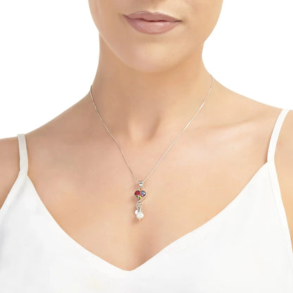 Colgante de plata de ley con forma de corazón, flores reales y un dije de perla cultivada